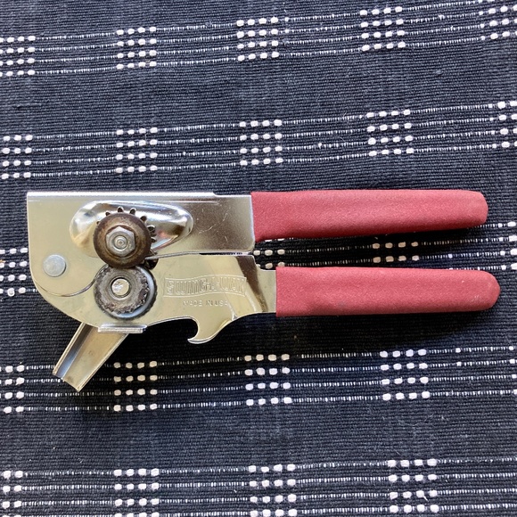 Vintage Red SWING-A-WAY Can Opener - Picture 1 of 3